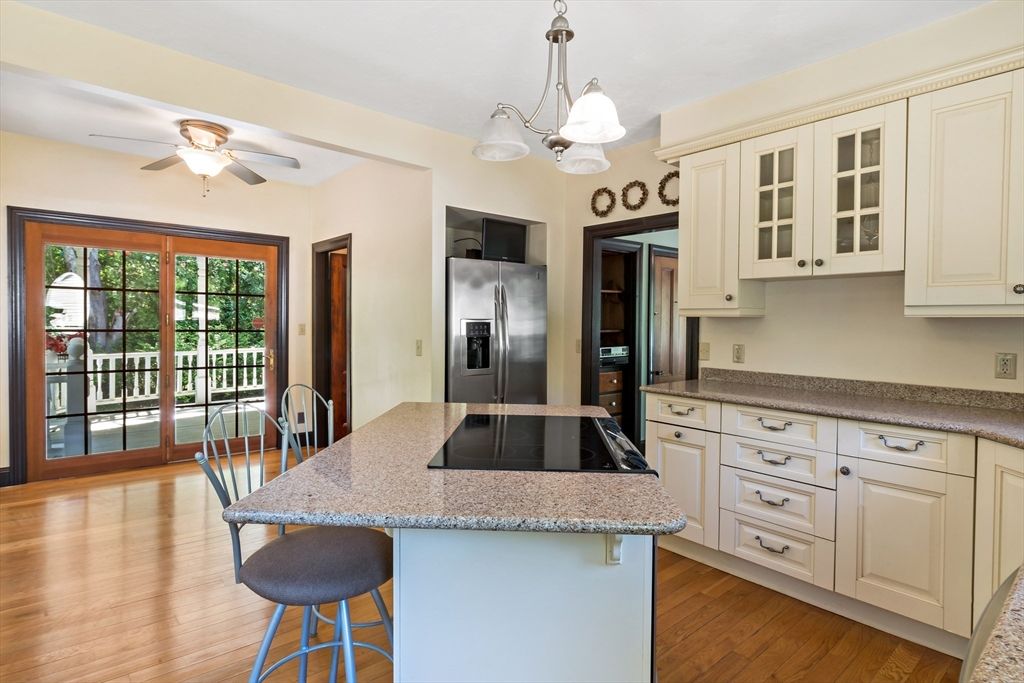 Interior, Kitchen, Pendant Lights, Wood Texture Flooring