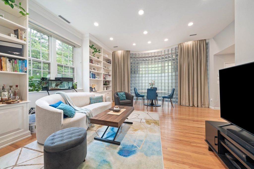 Dining room, Interior, Living room, Recessed Lighting, Wood Texture Flooring