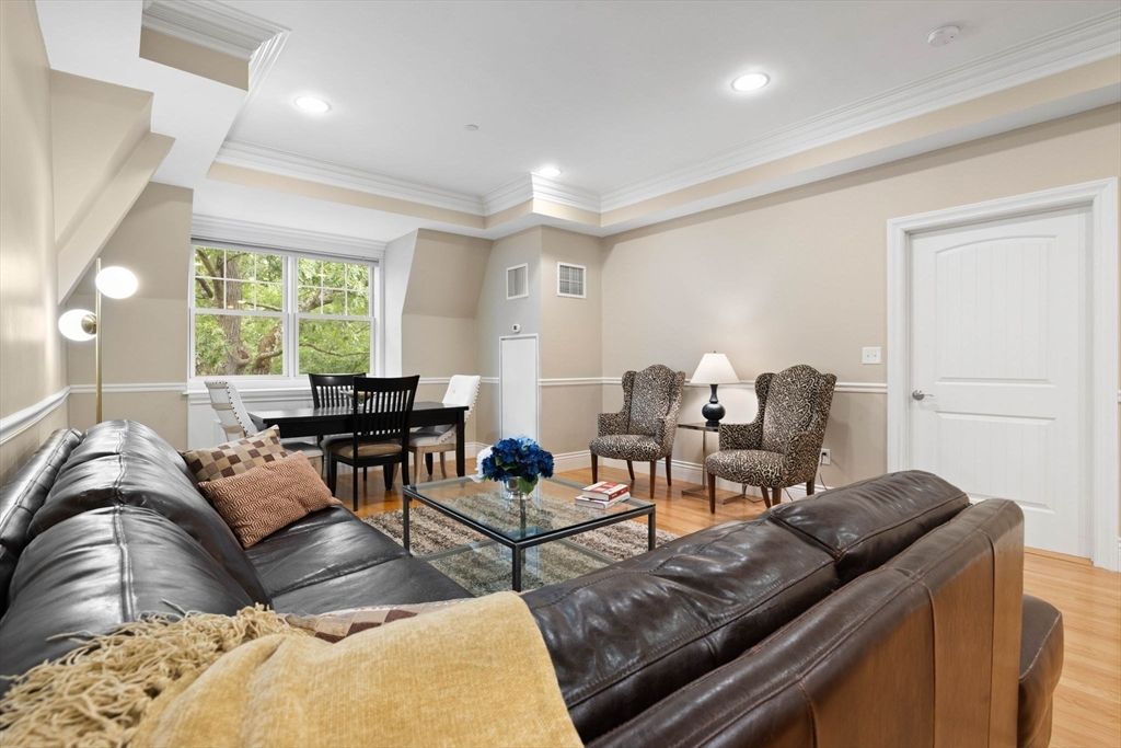 Dining room, Interior, Living room, Recessed Lighting, Wood Texture Flooring