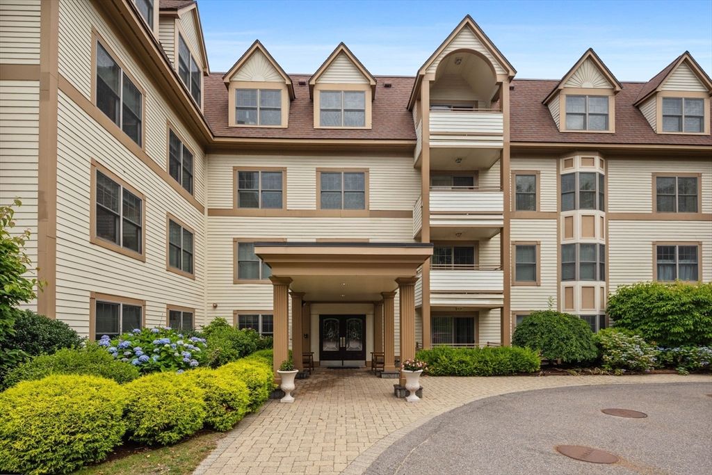 Exterior, Facade, Rowhouse