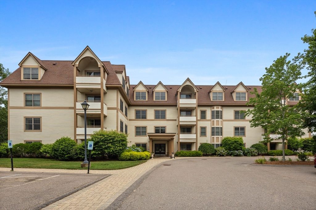 Exterior, Facade, Queen Anne Victorian