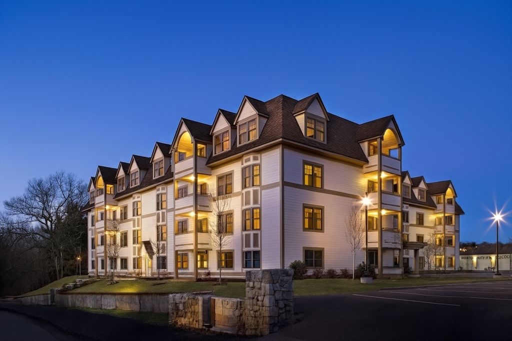 Exterior, Facade, Queen Anne Victorian
