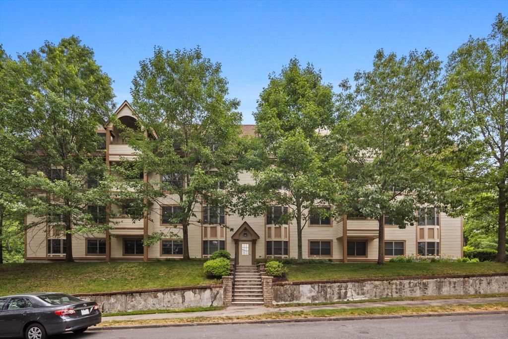 Exterior, Facade, Rowhouse