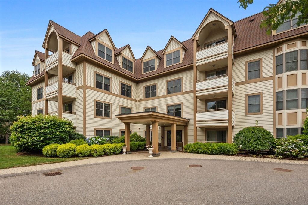 Exterior, Facade, Rowhouse