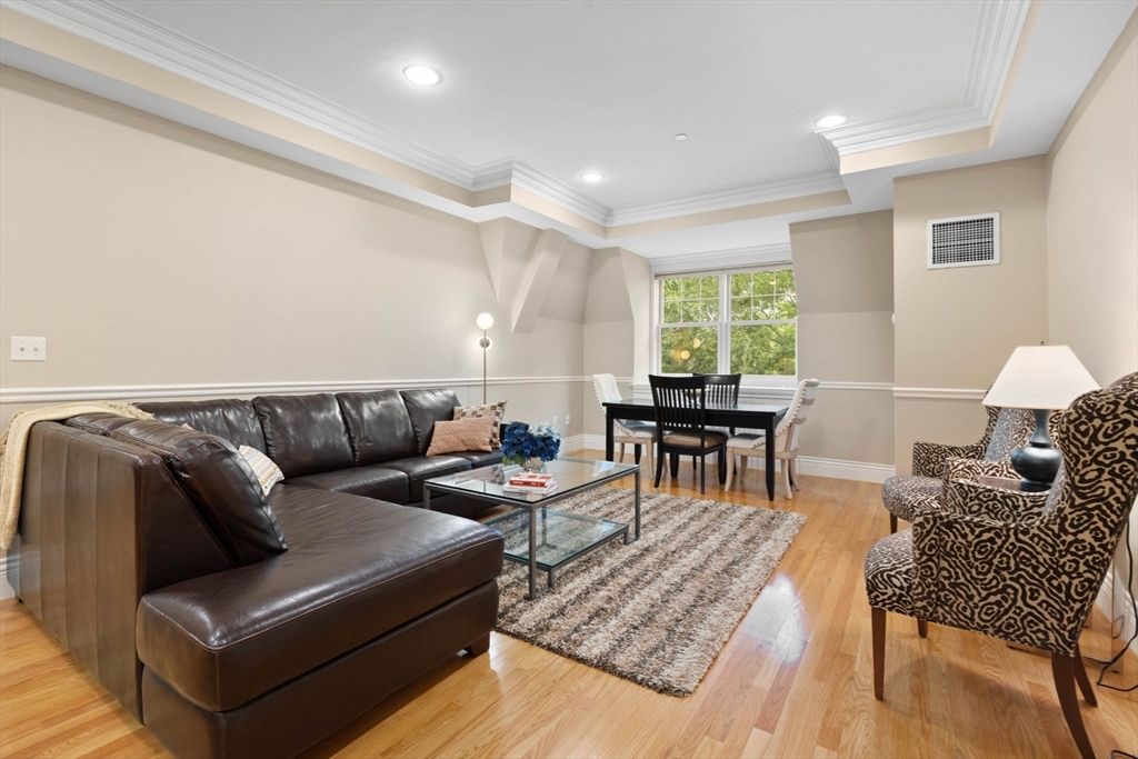 Dining room, Interior, Living room, Recessed Lighting, Wood Texture Flooring