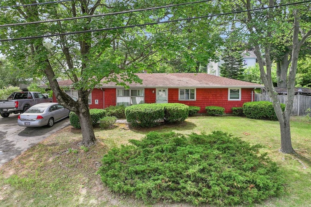 Exterior, Facade, Brick Facade, Cape Cod