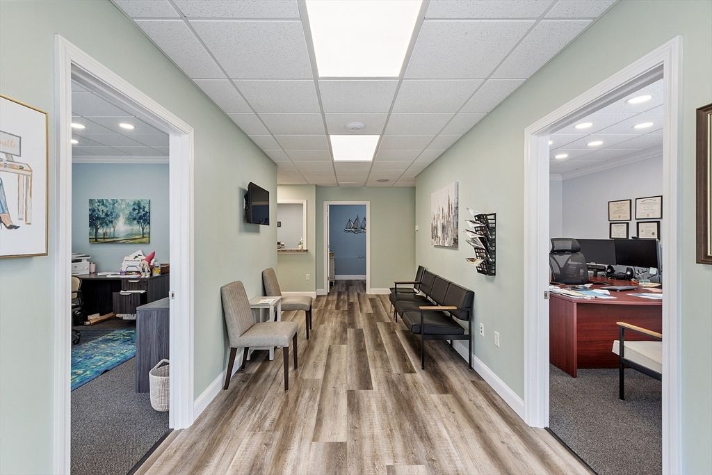 Home Office, Interior, Recessed Lighting, Wood Texture Flooring