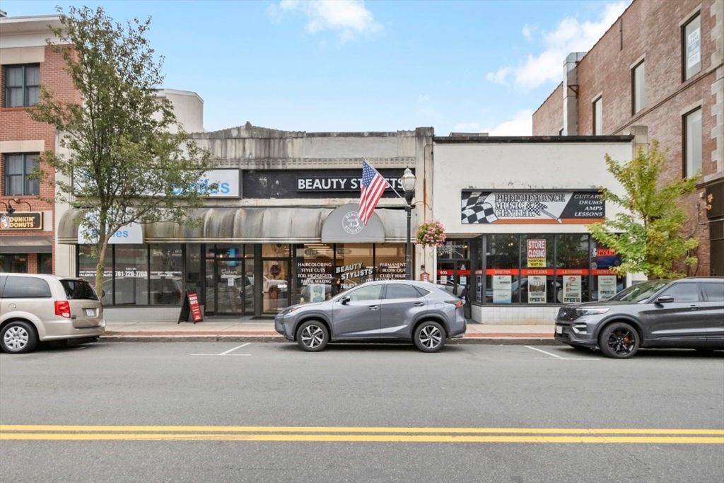 Exterior, Facade, None