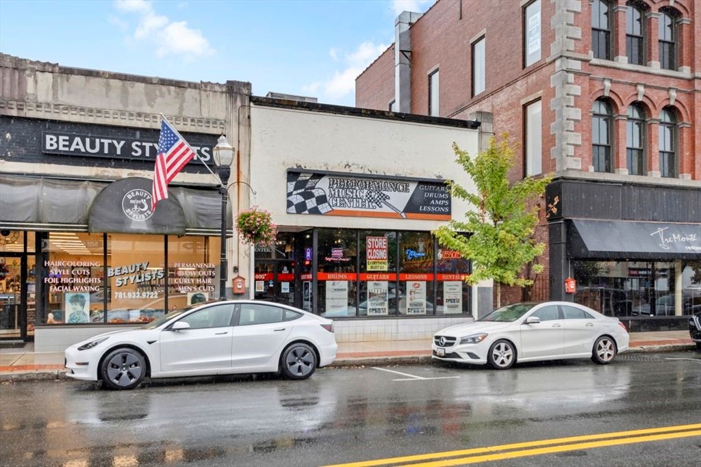 Exterior, Facade, Rowhouse
