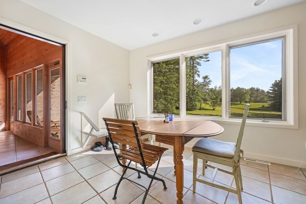 Dining room, Interior, Recessed Lighting