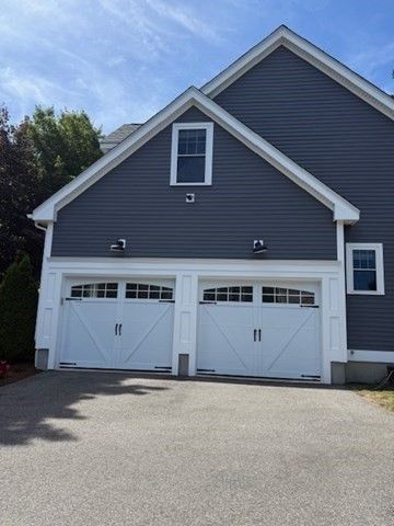 Attached, Exterior, Facade, American Craftsman