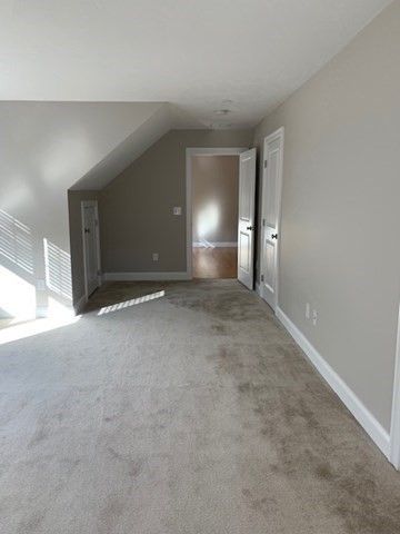 Empty room, Interior