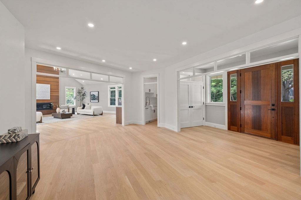 Interior, Recessed Lighting, Wood Texture Flooring