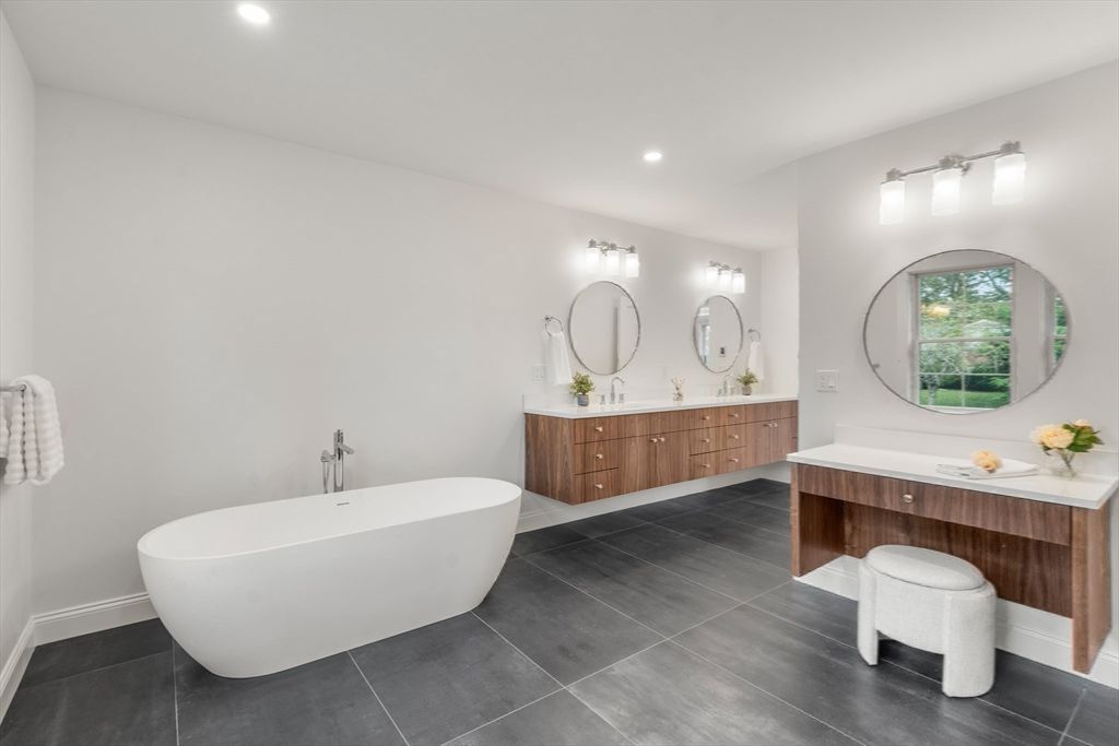 Bathroom, Dual Sink Vanities, Free Standing Baths, Interior, Recessed Lighting