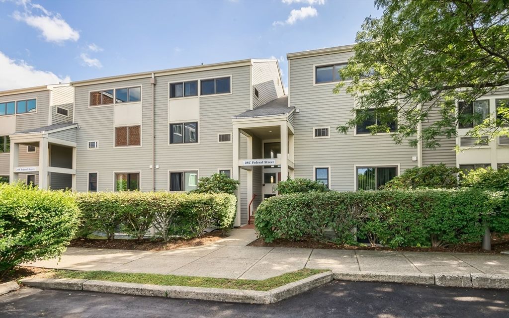 Exterior, Facade, Rowhouse