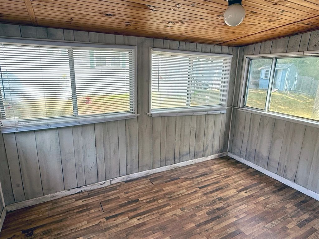 Empty room, Interior, Wooden Ceilings, Wood Texture Flooring