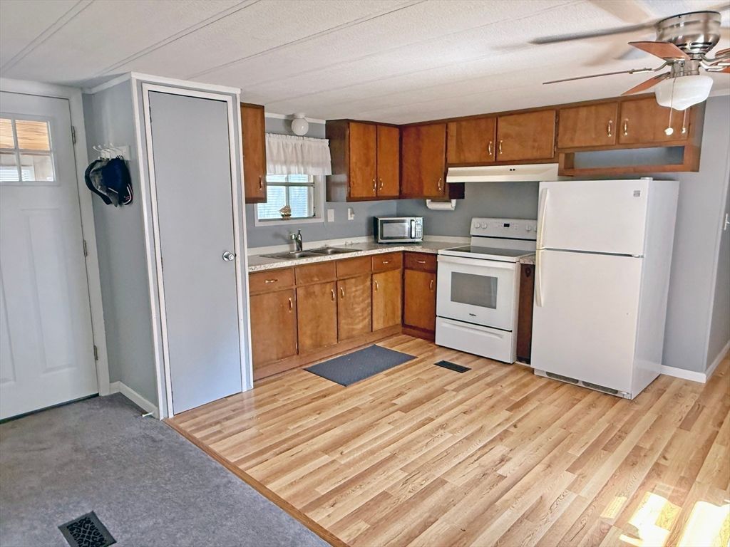 Interior, Kitchen, Wood Texture Flooring