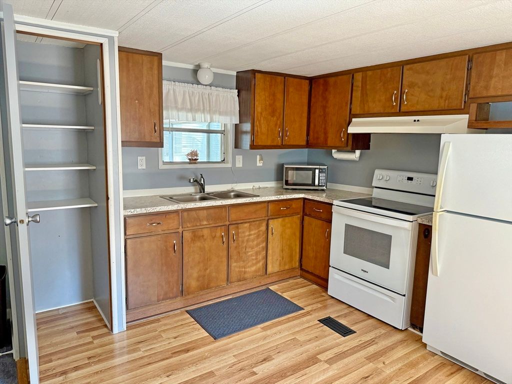 Interior, Kitchen, Wood Texture Flooring