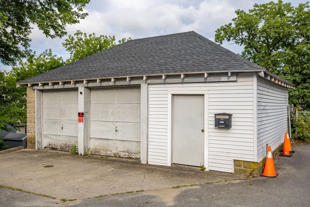 Detached Garage, Exterior