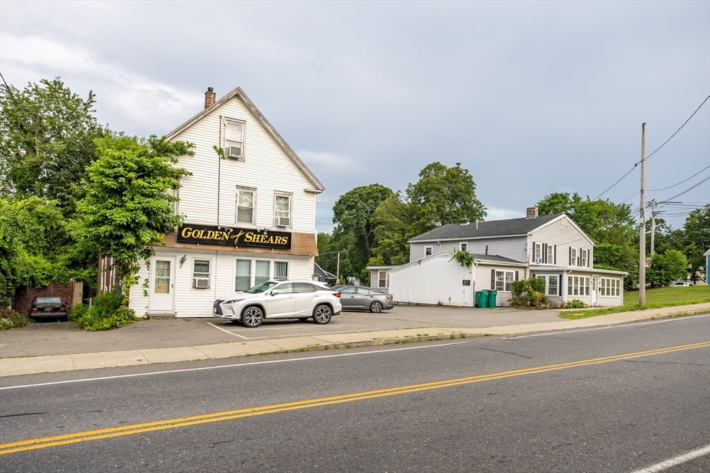 Attached, Exterior, Facade, Farmhouse