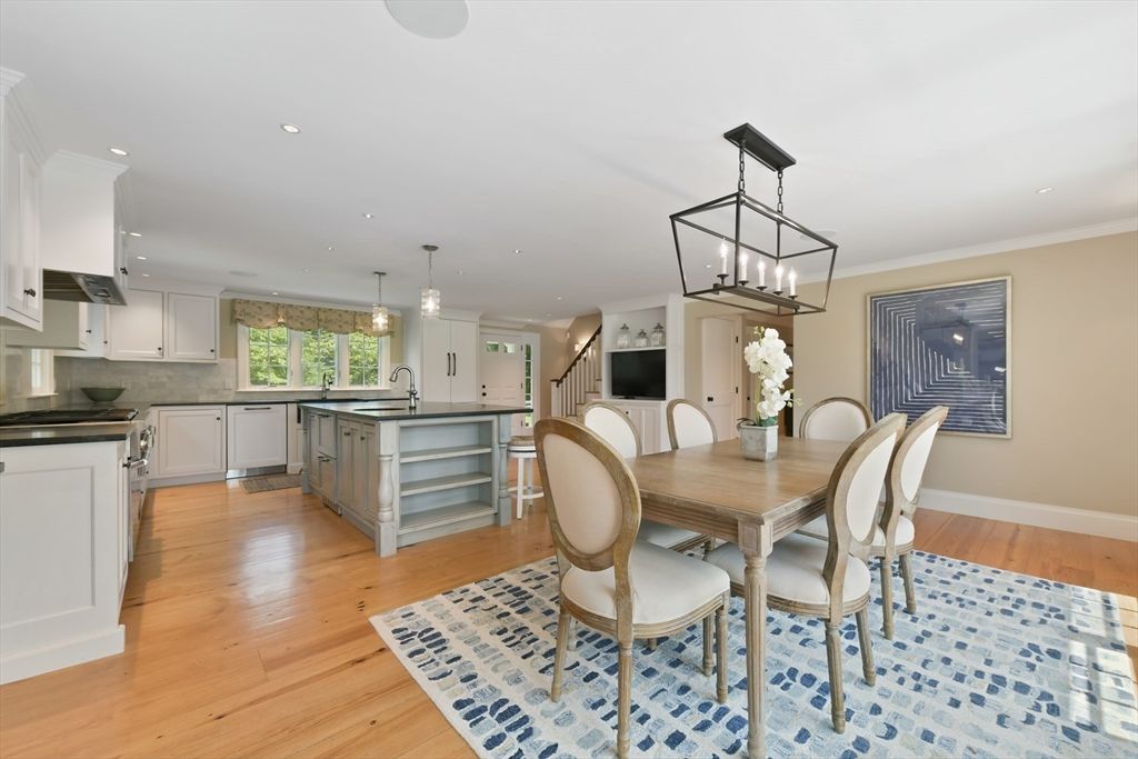 Dining room, Interior, Kitchen, Pendant Lights, Recessed Lighting, Wood Texture Flooring