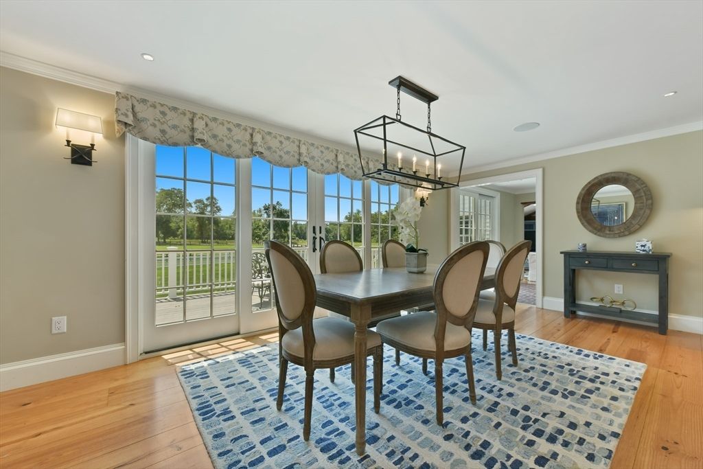 Chandelier, Dining room, Interior, Recessed Lighting, Wood Texture Flooring