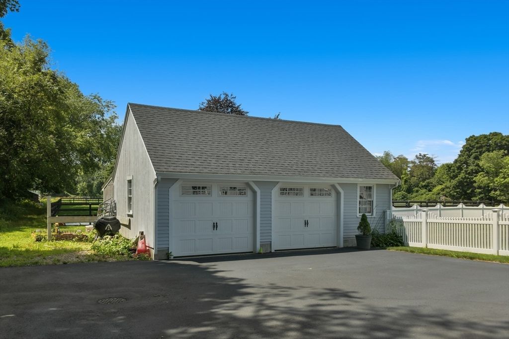 Detached Garage, Exterior