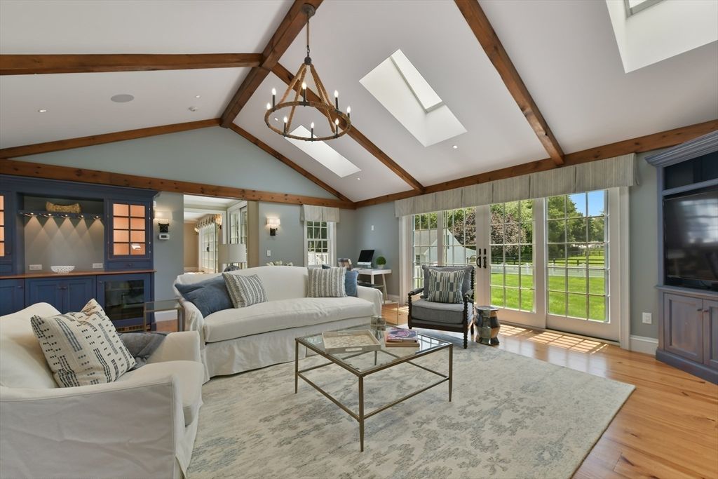 Interior, Living room, Pendant Lights, Recessed Lighting, Wooden Beams, Wood Texture Flooring