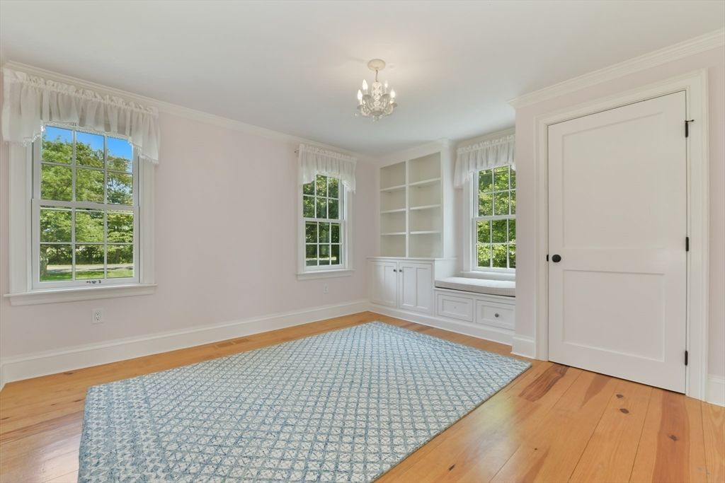 Chandelier, Empty room, Interior, Wood Texture Flooring