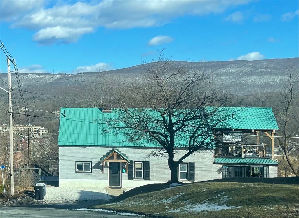 Exterior, Facade, Cape Cod
