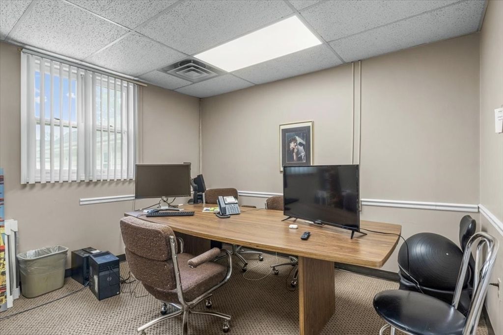 Home Office, Interior