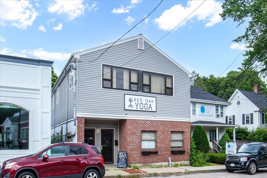 Exterior, Facade, Brick Facade, Queen Anne Victorian