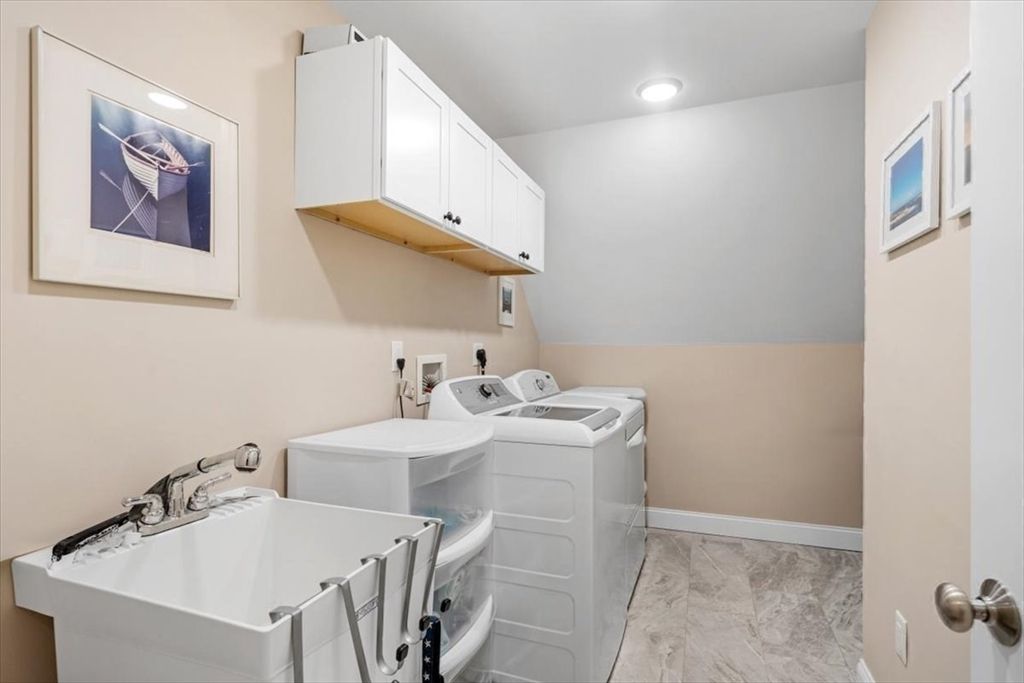 Interior, Marble, Recessed Lighting, Washer