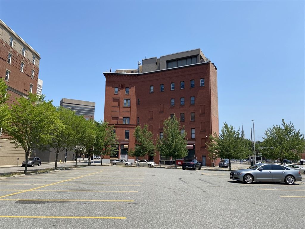 Exterior, Facade, Condo Building