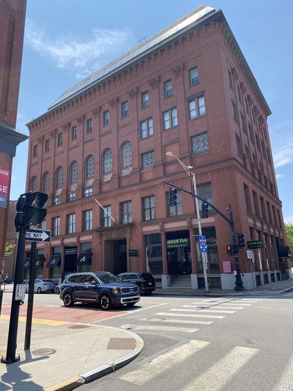 Exterior, Facade, Chicago School