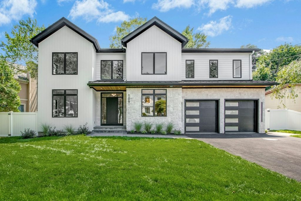 Attached, Exterior, Facade, Farmhouse