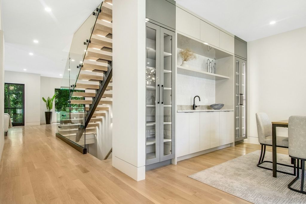 Interior, Recessed Lighting, Wood Texture Flooring