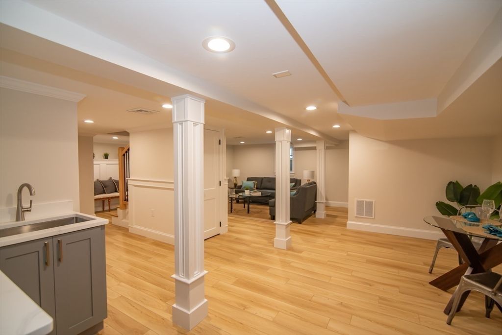 Interior, Recessed Lighting, Wood Texture Flooring