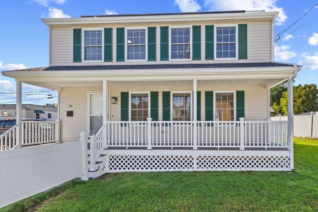 Exterior, Facade, American Foursquare