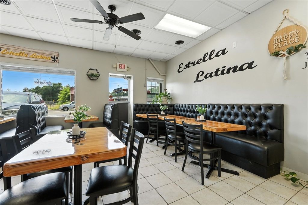 Dining room, Interior