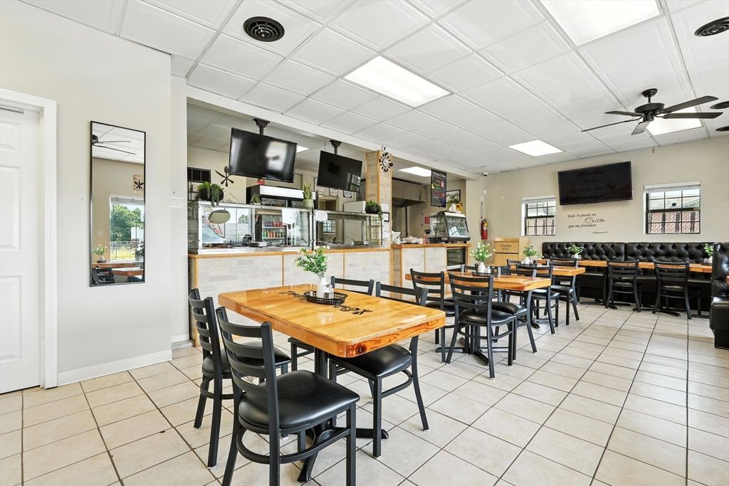 Dining room, Interior, Recessed Lighting