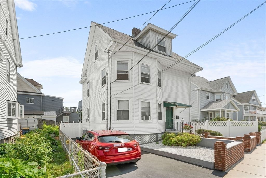 Exterior, Facade, Queen Anne Victorian