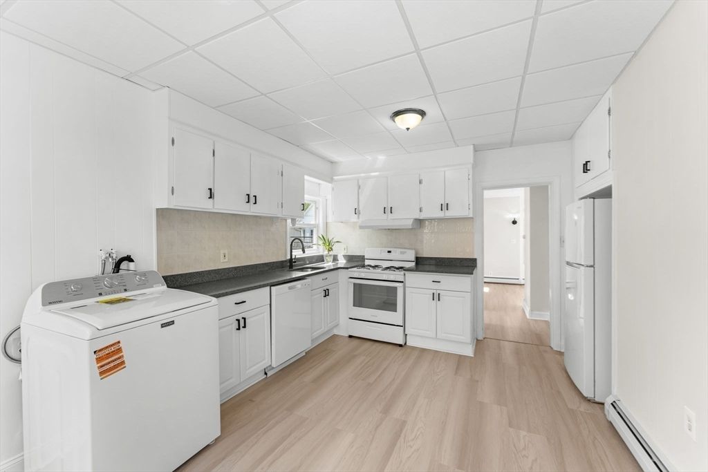 Interior, Kitchen, Washer, Wood Texture Flooring