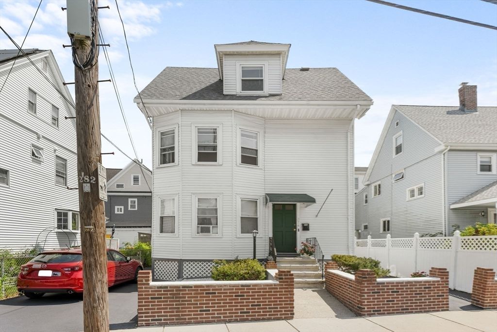 Exterior, Facade, American Foursquare