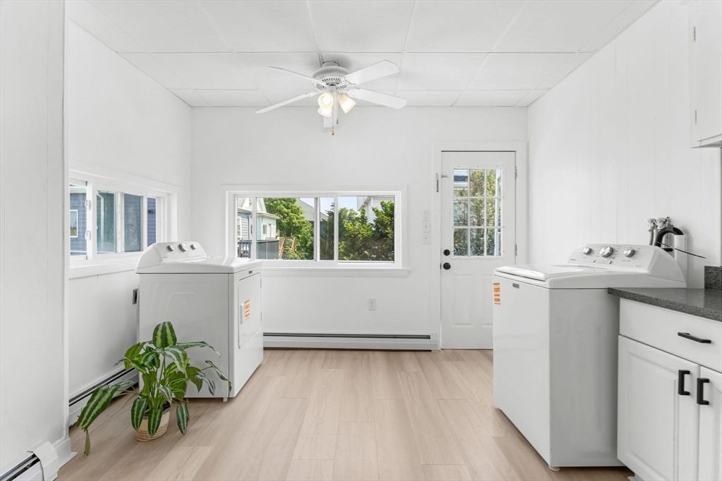 Interior, Washer, Wood Texture Flooring