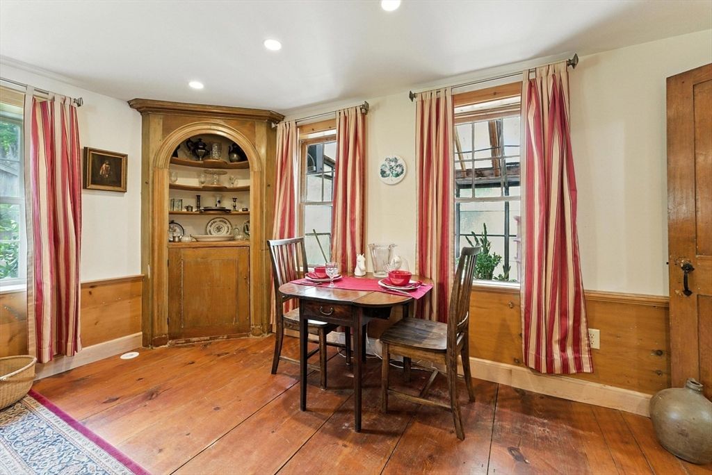 Dining room, Interior, Recessed Lighting, Wood Texture Flooring