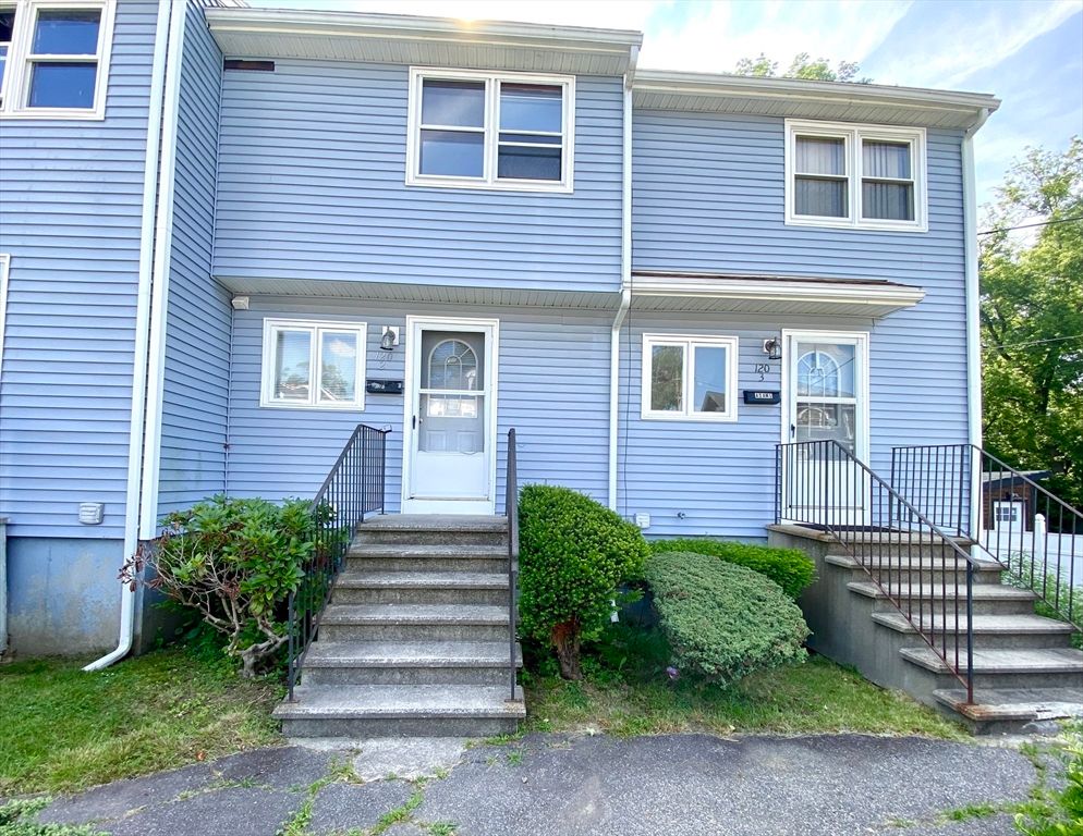 Exterior, Facade, Rowhouse