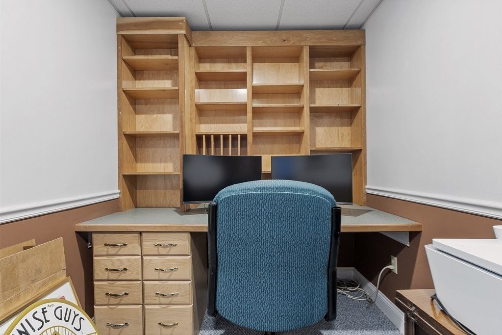 Home Office, Interior