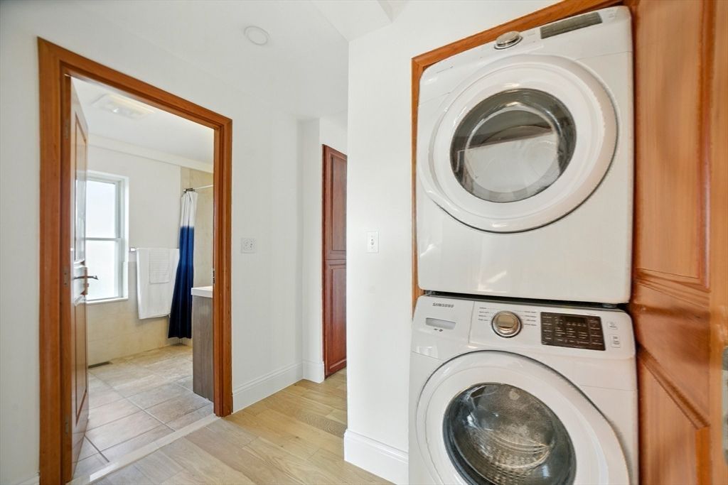 Interior, Utility Closets, Washer, Wood Texture Flooring