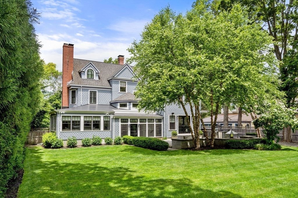 Backyard, Exterior, Facade, Queen Anne Victorian